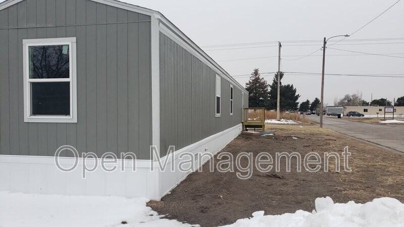 24 Erin Ln - Photo 2 of 17