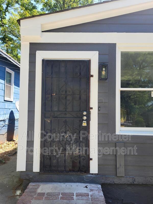 1154 Windsor St Sw #B - Photo 2 of 19