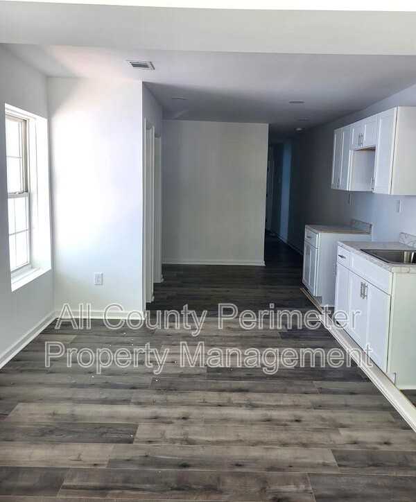 1154 Windsor St Sw #B - Photo 3 of 19