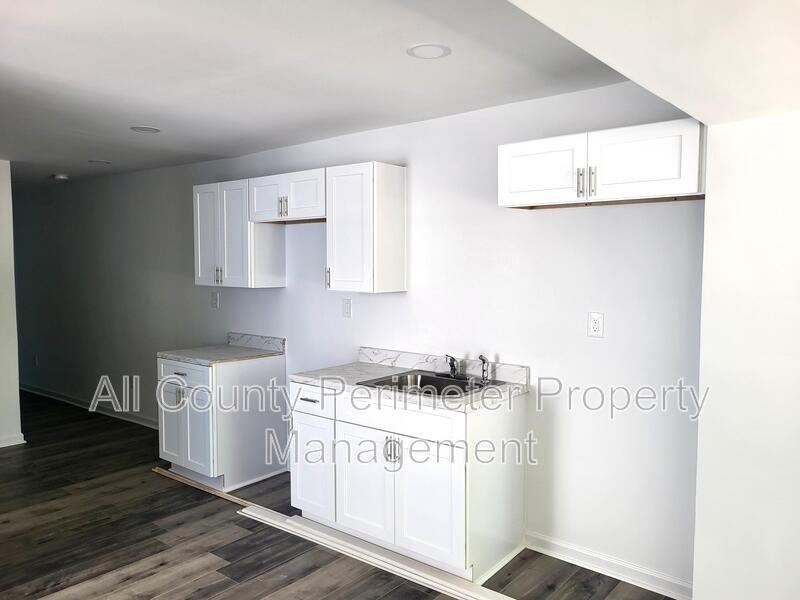 1154 Windsor St Sw #B - Photo 4 of 19