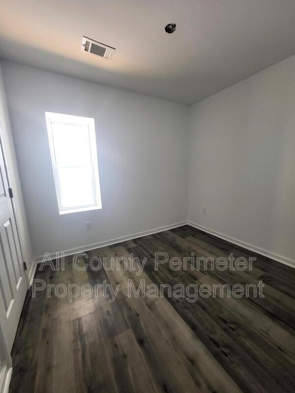 1154 Windsor St Sw #B - Photo 5 of 19