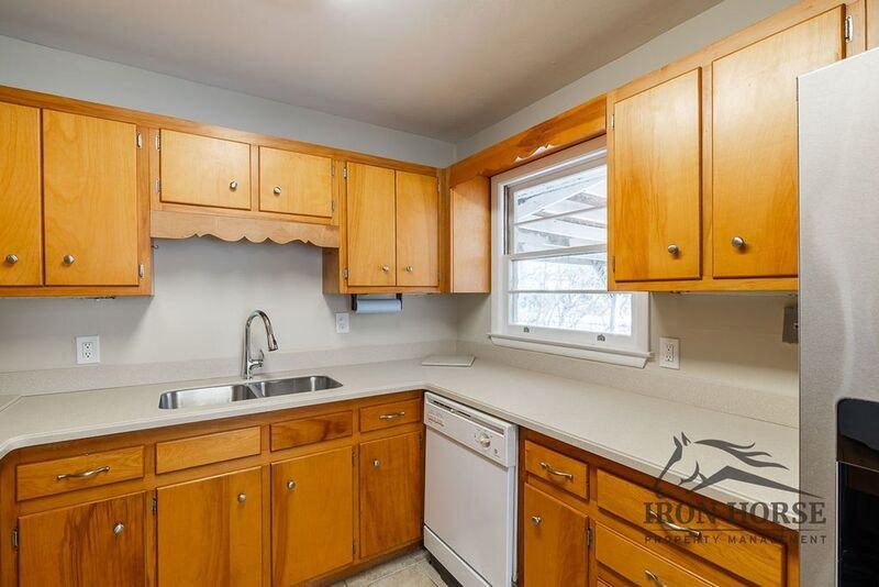 1176 Cardinal Rd Ne - Photo 7 of 31