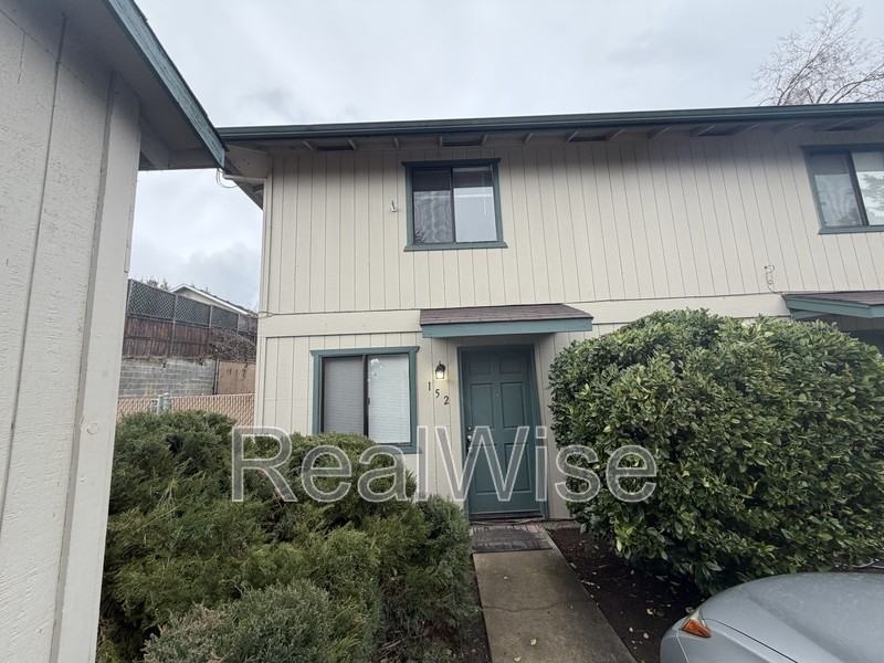 152 Southridge Way - Photo 2 of 17