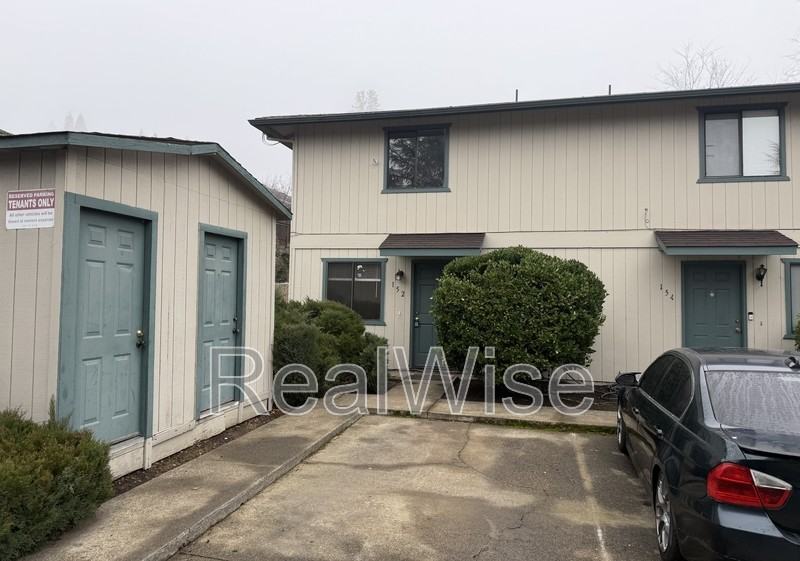 152 Southridge Way - Photo 3 of 17