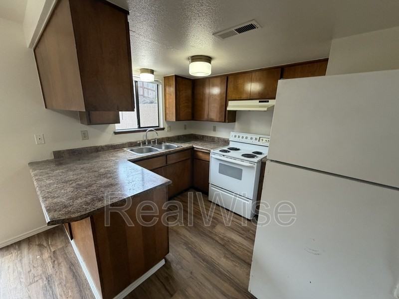 152 Southridge Way - Photo 6 of 17