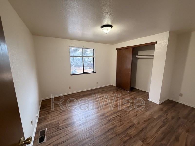 152 Southridge Way - Photo 7 of 17