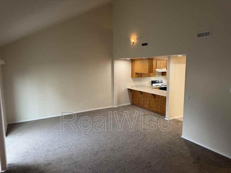 1866 Ne Fairview Ave - Photo 2 of 18