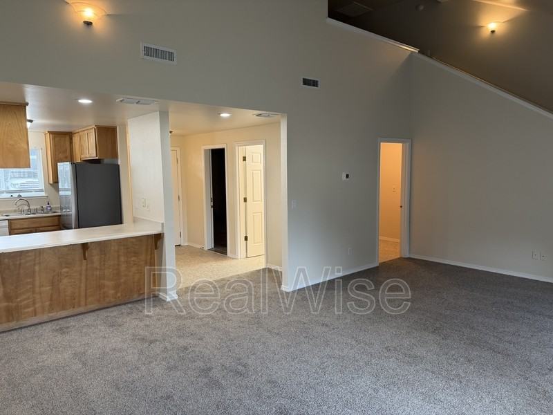 1866 Ne Fairview Ave - Photo 3 of 18