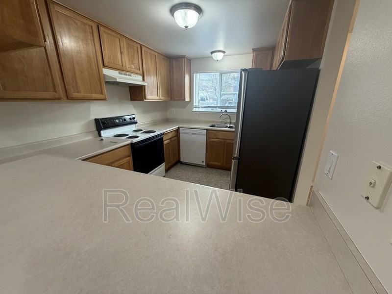 1866 Ne Fairview Ave - Photo 4 of 18