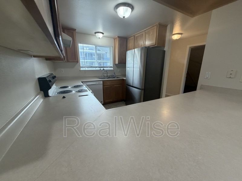 1866 Ne Fairview Ave - Photo 5 of 18