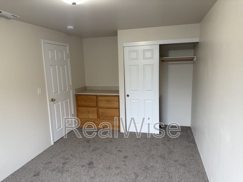 1866 Ne Fairview Ave - Photo 6 of 18