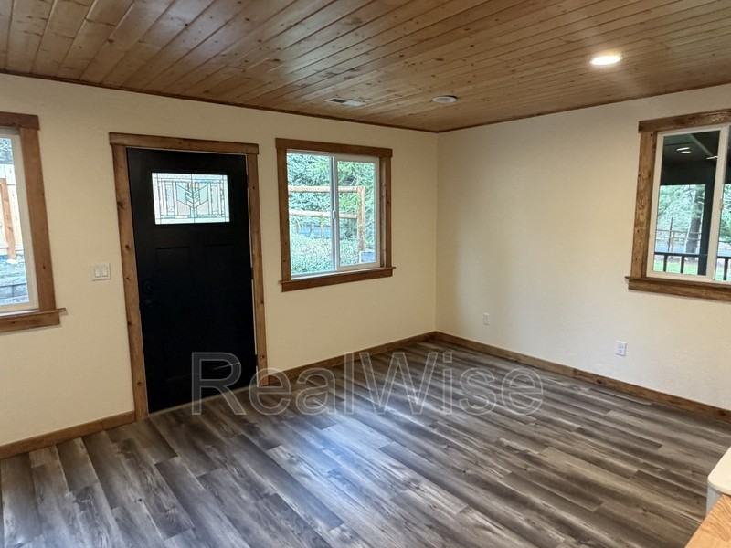 7429 W Evans Creek Rd - Photo 6 of 33