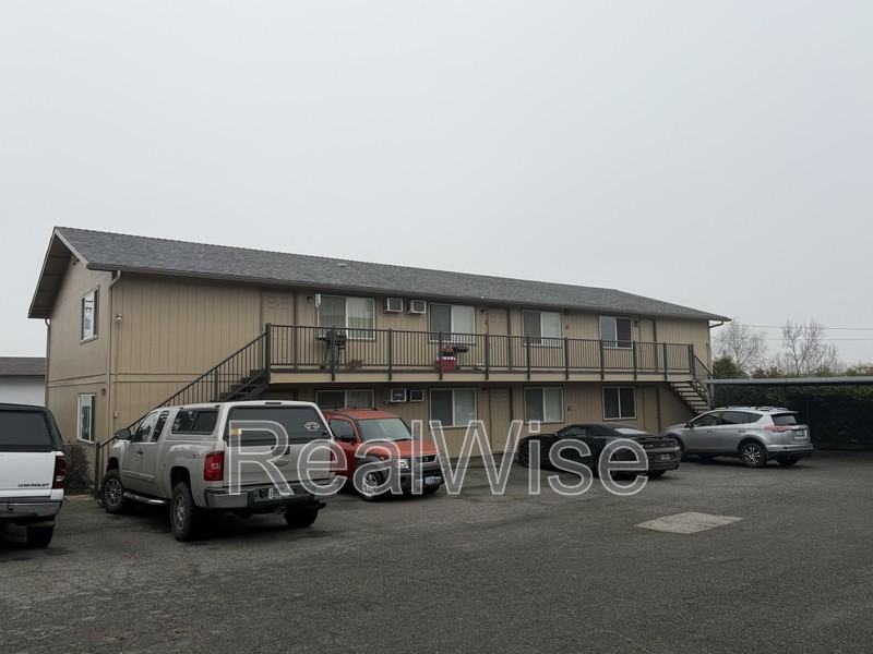 1703 Ne Fairview Ave #F - Photo 3 of 15