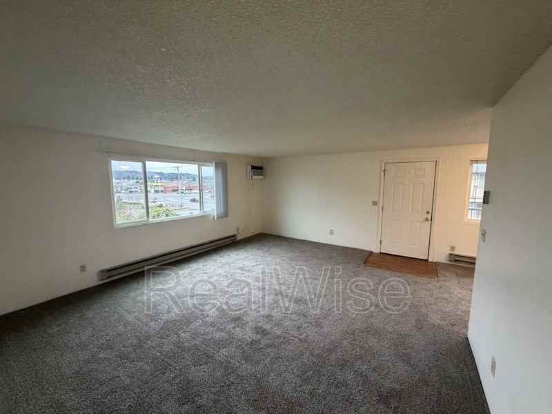 1703 Ne Fairview Ave #F - Photo 6 of 15