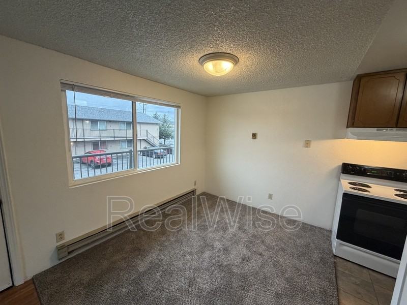 1703 Ne Fairview Ave #F - Photo 7 of 15