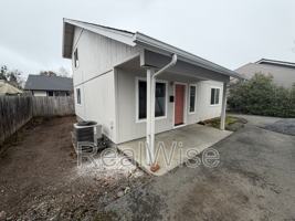 featured image of 241 Ne School St