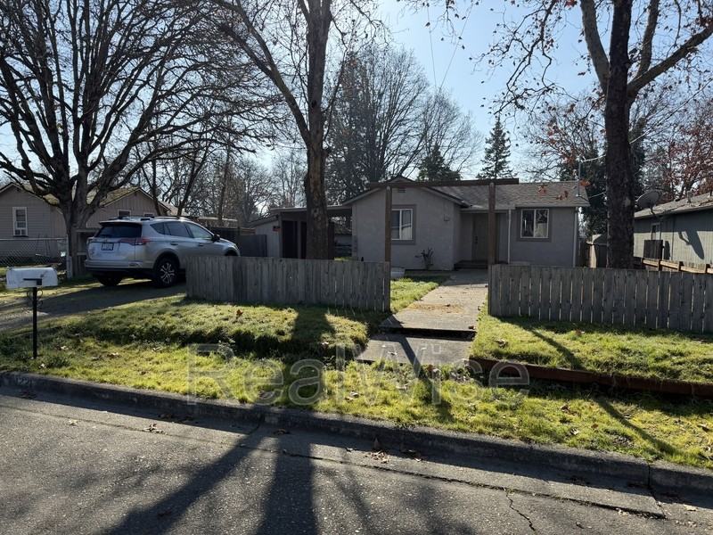 1221 Sw I St - Photo 3 of 23