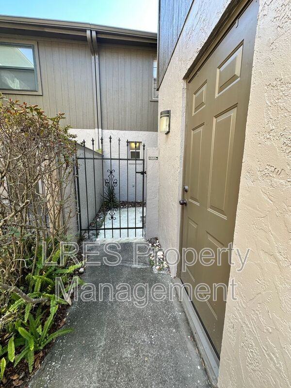 106 Eastwind Ln - Photo 3 of 50