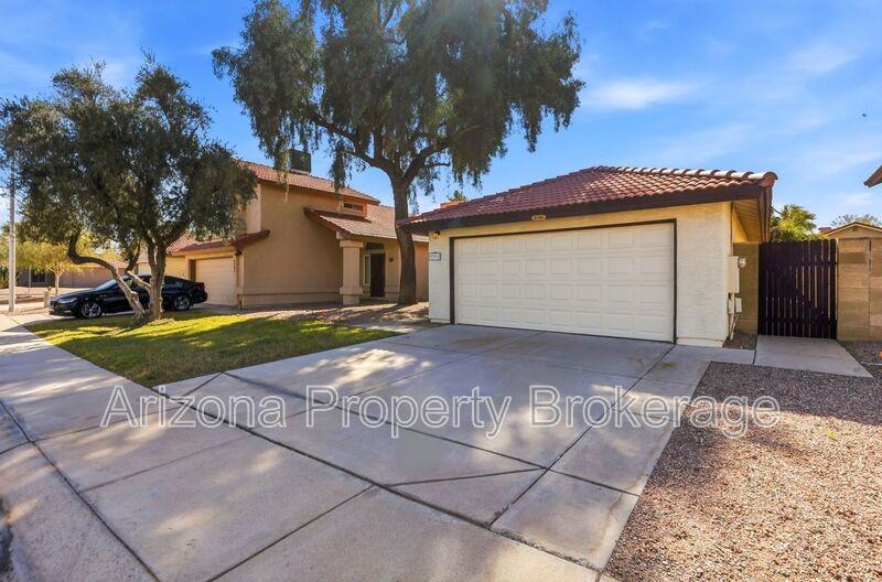 2291 W Orchid Ln - Photo 2 of 26