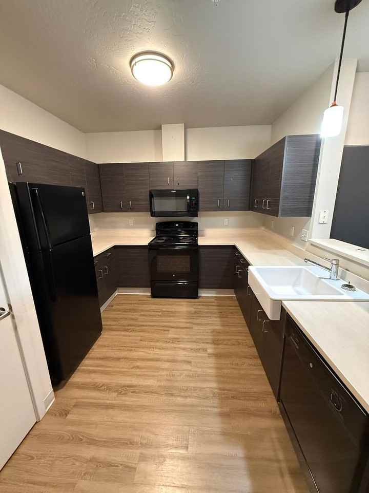 Apartments @ 2 Mile - Photo 3 of 20