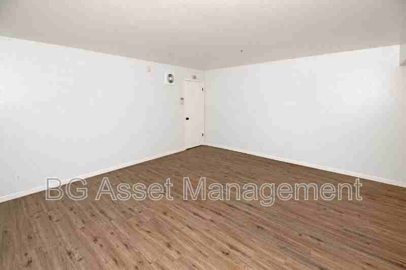 1233 S 56th St #3 - Photo 3 of 22