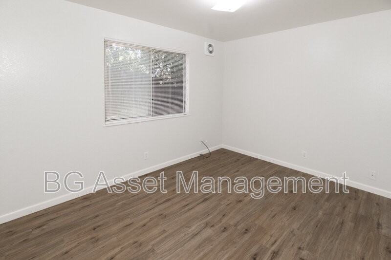 1233 S 56th St #3 - Photo 7 of 22