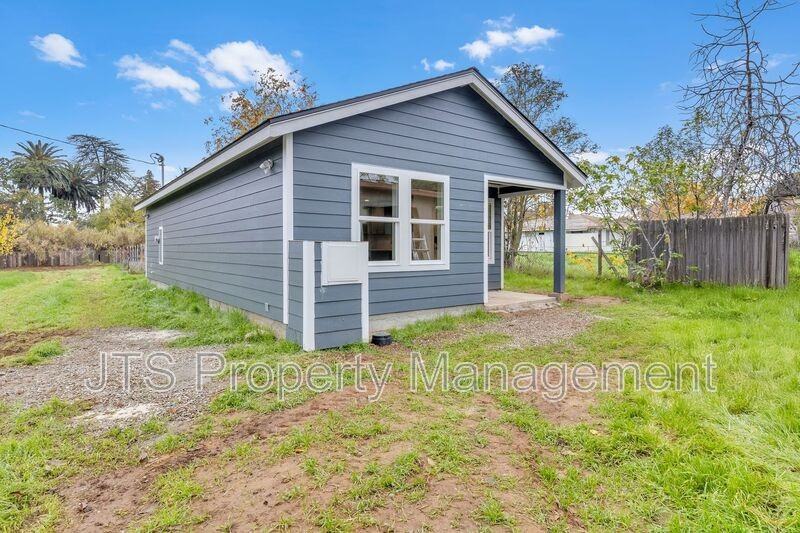 4712 65th St - Photo 3 of 19