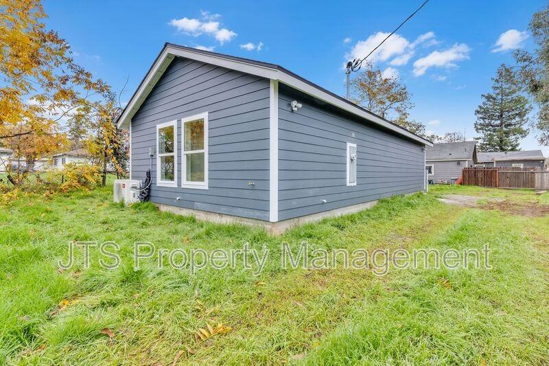 4712 65th St - Photo 4 of 19