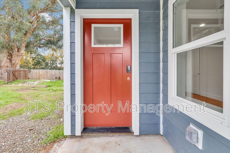 4712 65th St - Photo 5 of 19