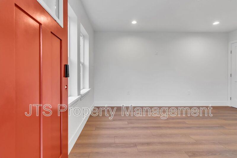 4712 65th St - Photo 6 of 19