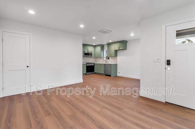 4712 65th St - Photo 7 of 19