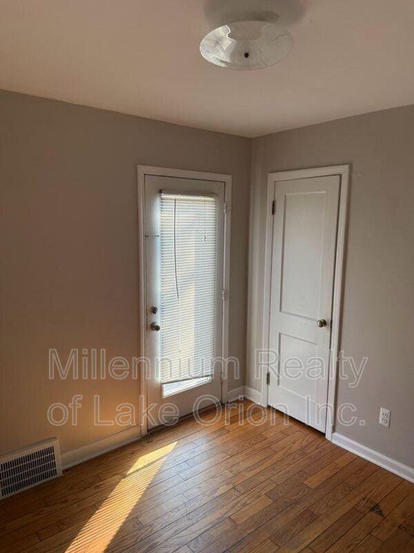 2800 Ellwood Ave - Photo 3 of 23