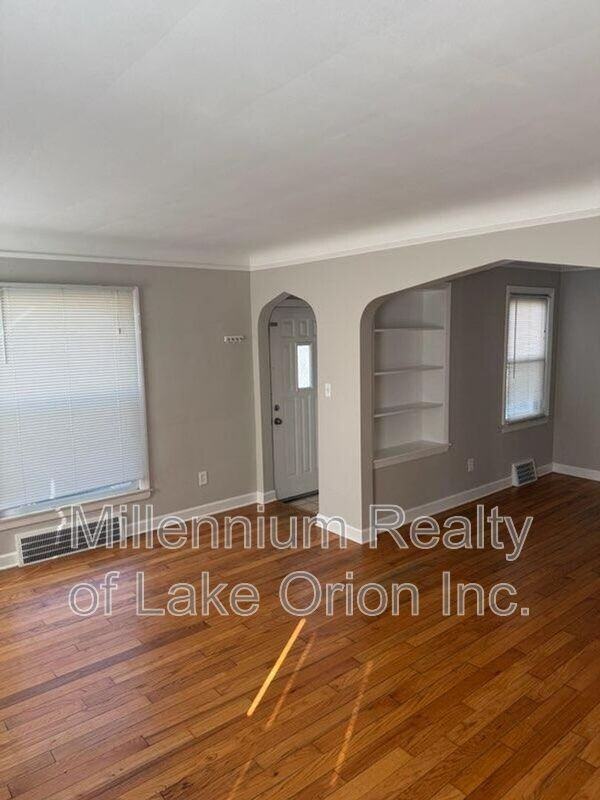 2800 Ellwood Ave - Photo 4 of 23