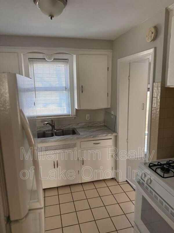 2800 Ellwood Ave - Photo 7 of 23