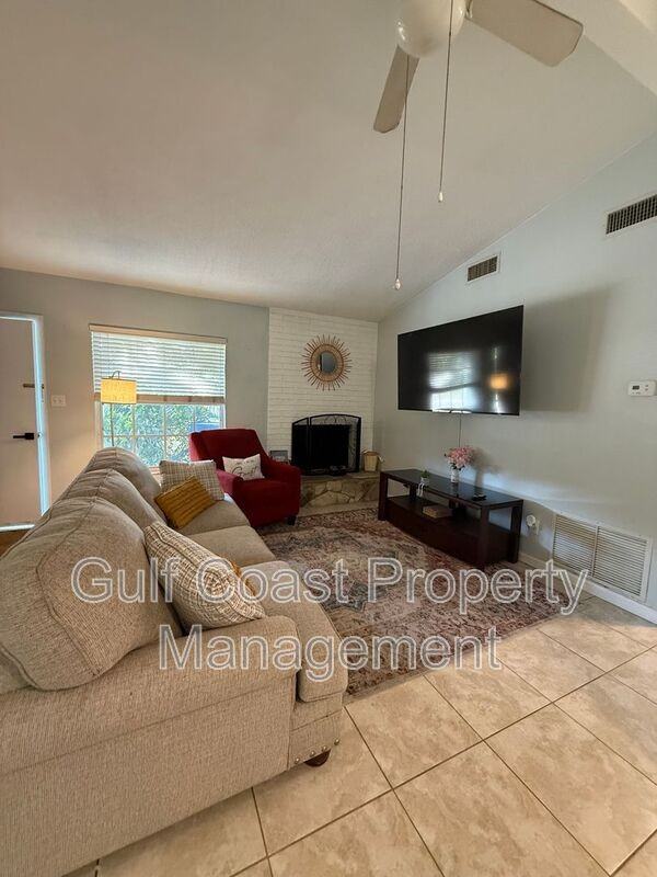 1949 Forked Creek Dr - Photo 4 of 17