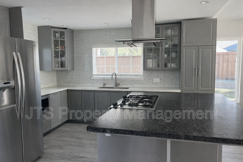 1761 Klamath River Dr - Photo 2 of 12