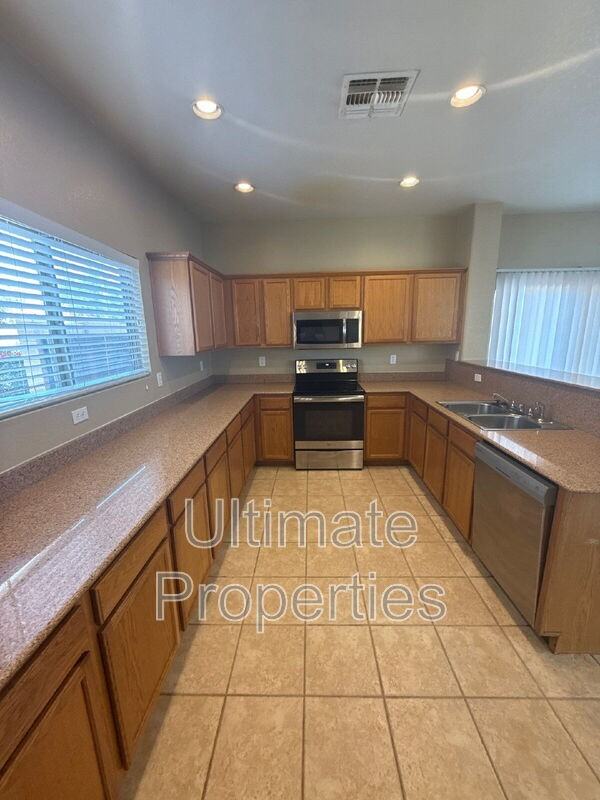 8214 W Purdue Ave - Photo 3 of 9