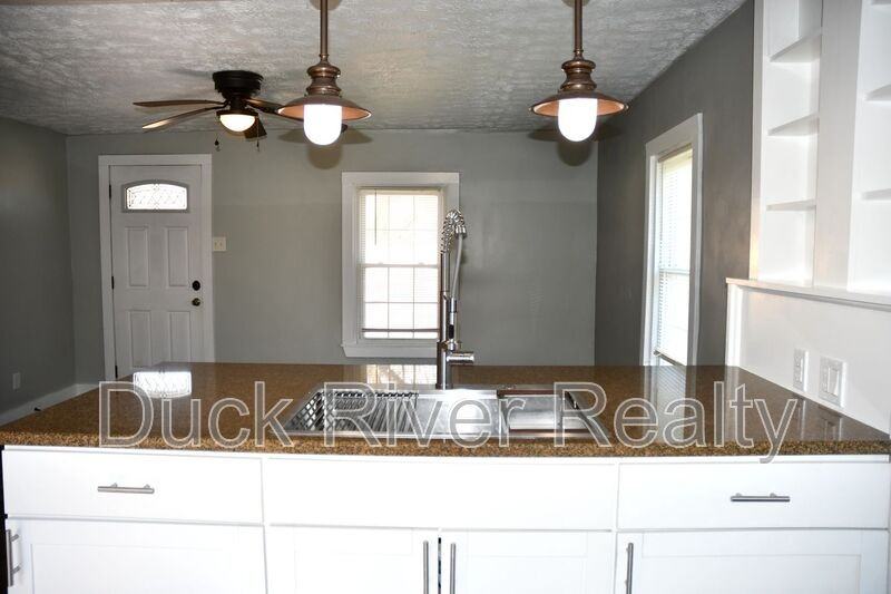 211 W 10th St - Photo 7 of 17