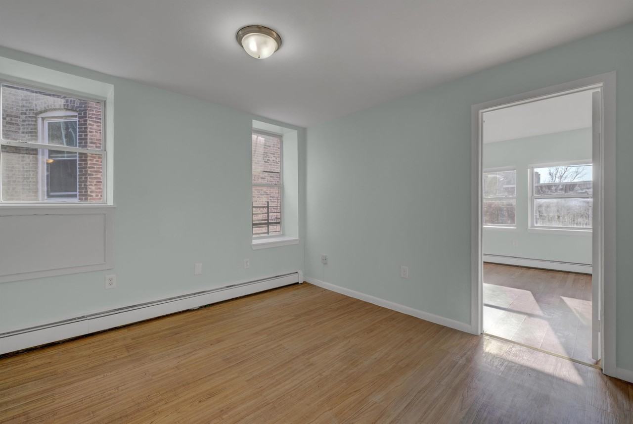 220 64th - Photo 3 of 21