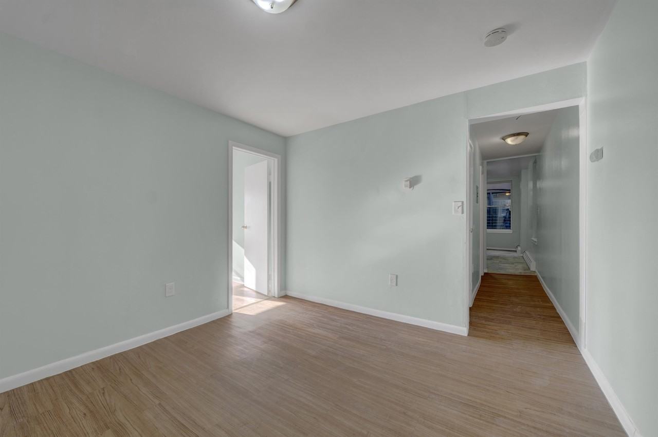 220 64th - Photo 4 of 21