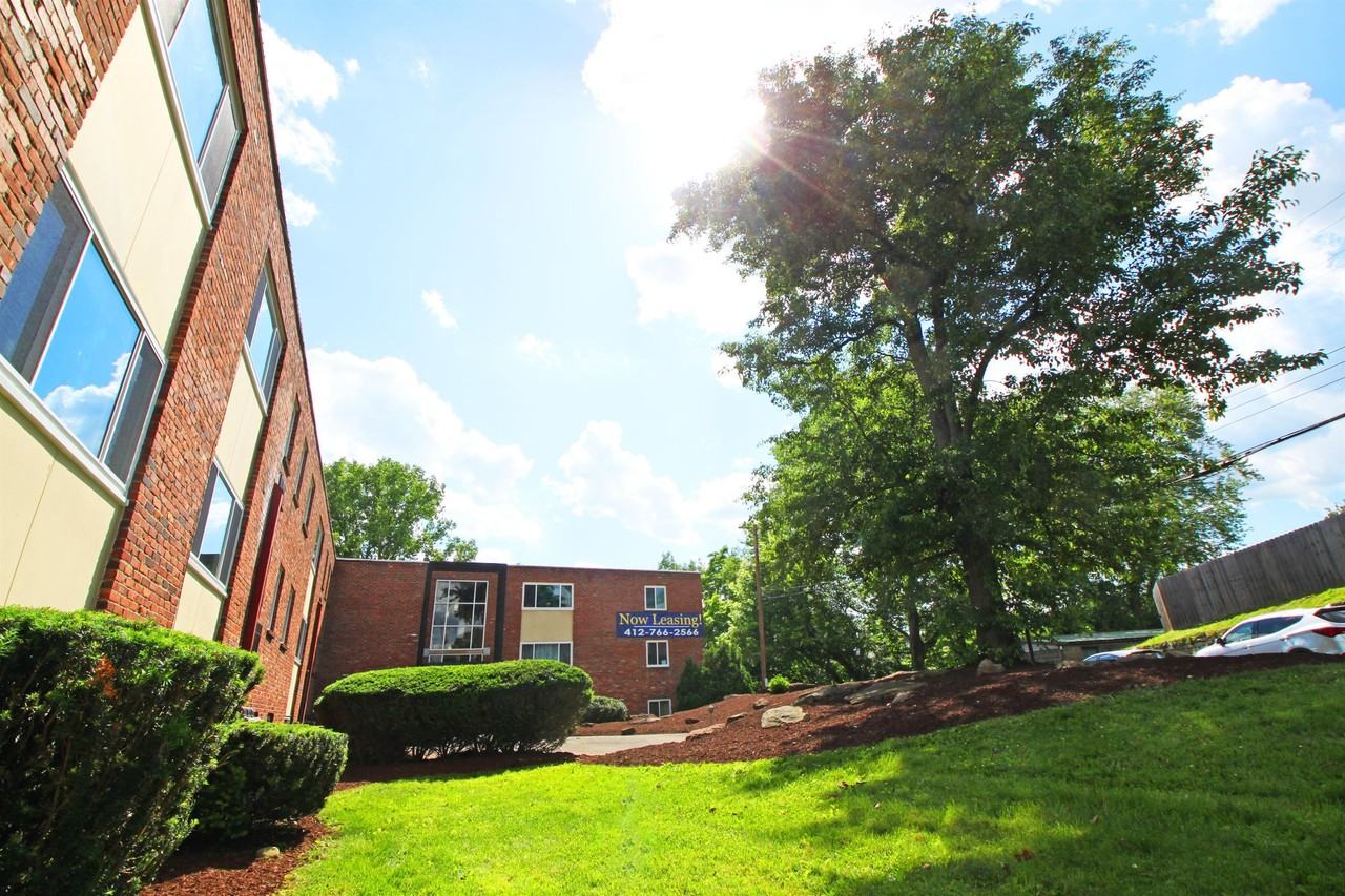 BURKEY APARTMENTS -- 063 - Photo 2 of 9