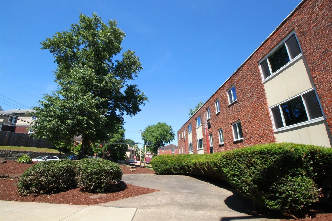 BURKEY APARTMENTS -- 063 - Photo 3 of 9