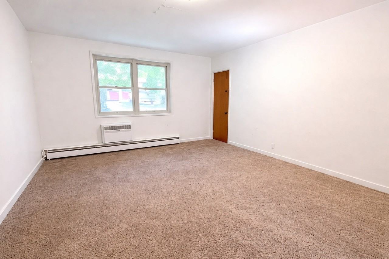 BARTLETT - 5559 -- 302 - Photo 4 of 25