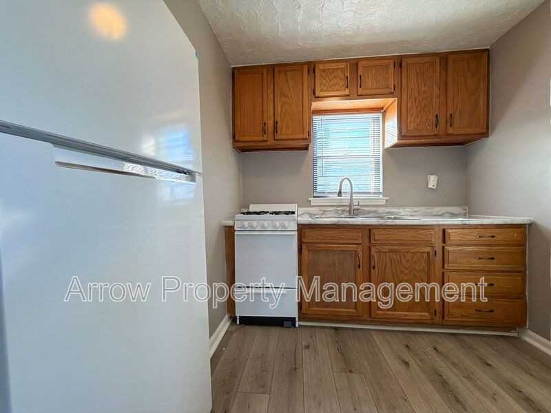 1645 E St #2 - Photo 4 of 9