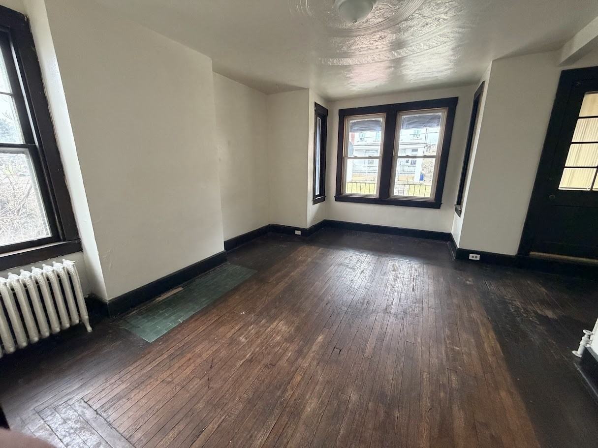 219 Suncrest Street - Photo 5 of 9