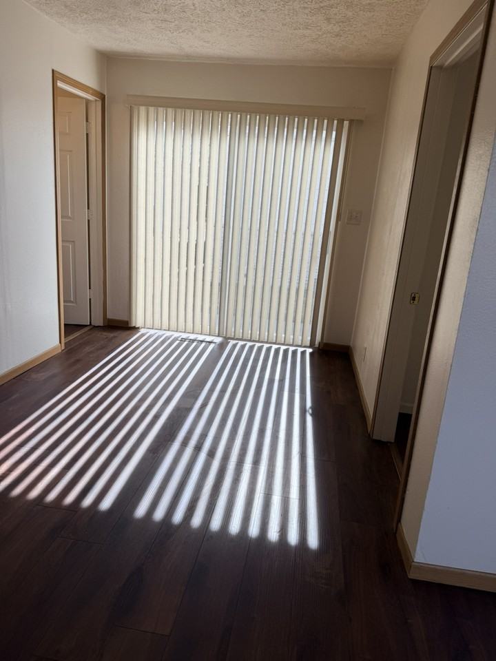 2721 W Capital Ave - Photo 2 of 11