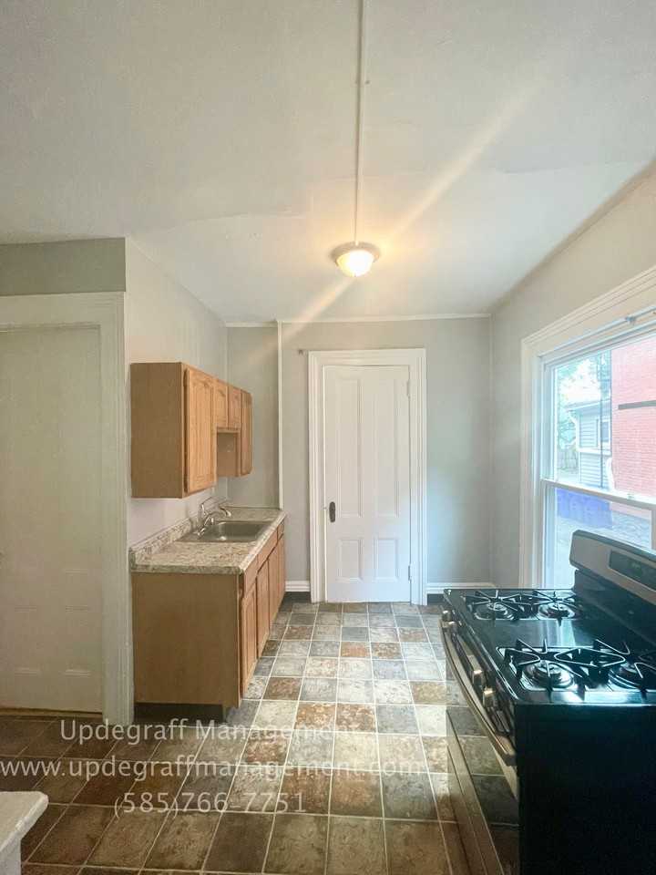 48 Rowley Street - Photo 5 of 12