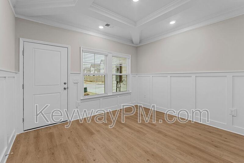 563 Yuma Ln - Photo 6 of 32