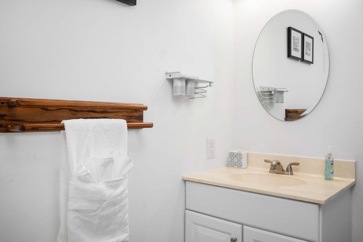 11 Endicott Lane - Photo 3 of 50