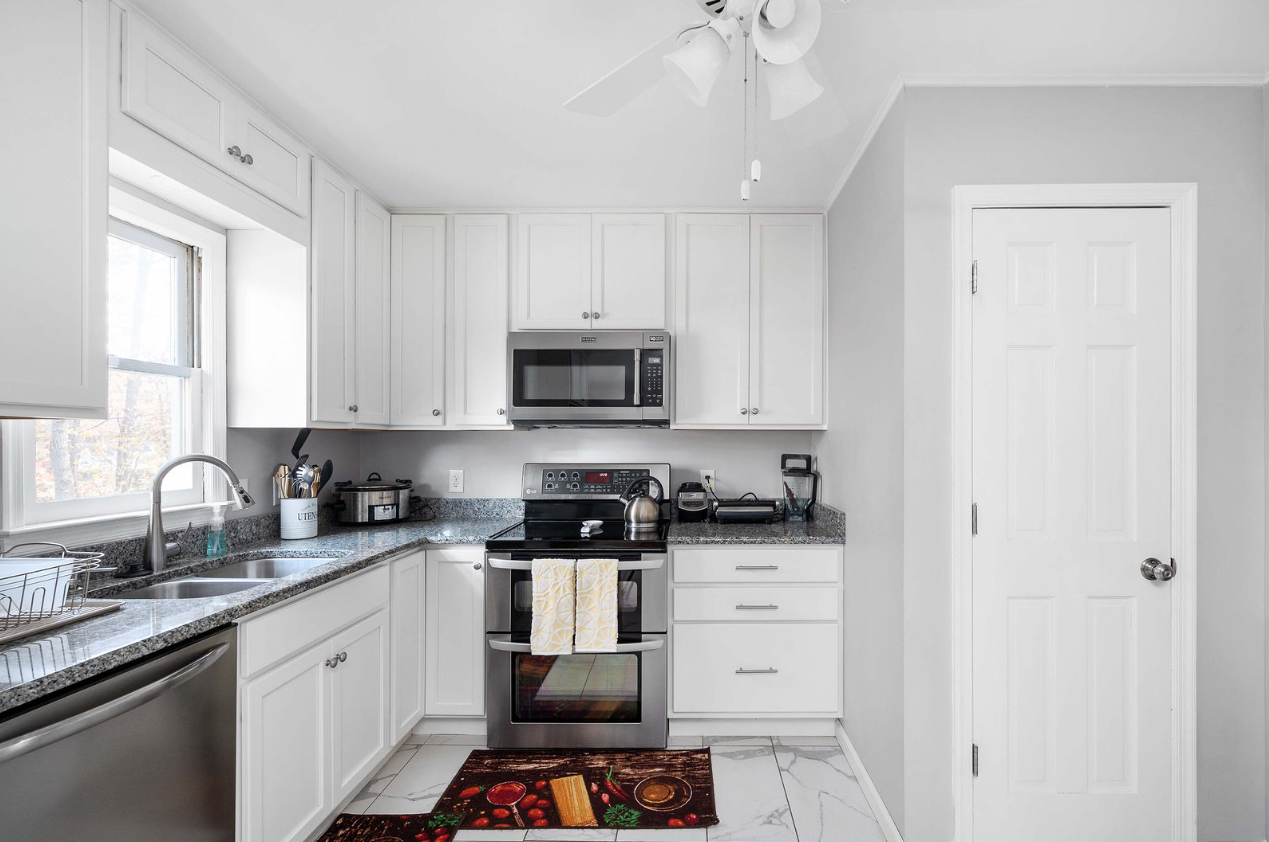 11 Endicott Lane - Photo 7 of 50